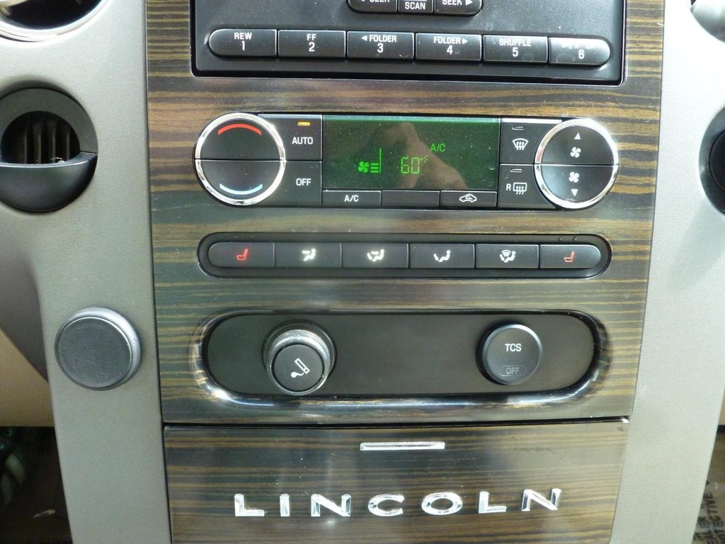 Lincoln Mark LT Vehicle Image 14