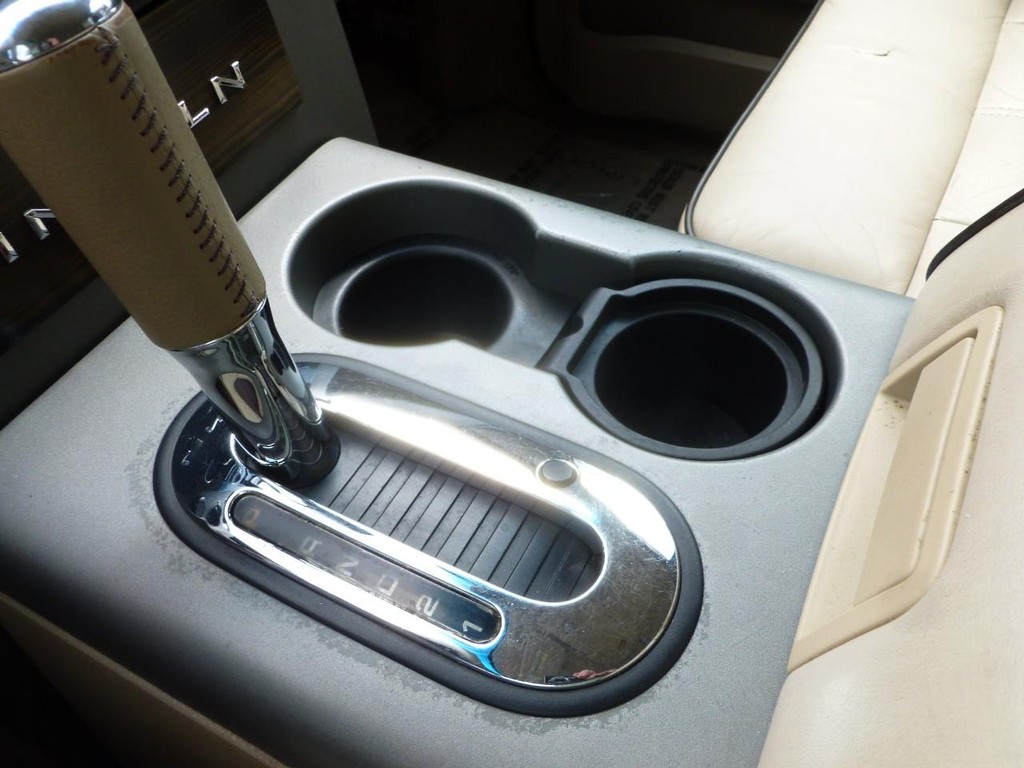 Lincoln Mark LT Vehicle Image 15