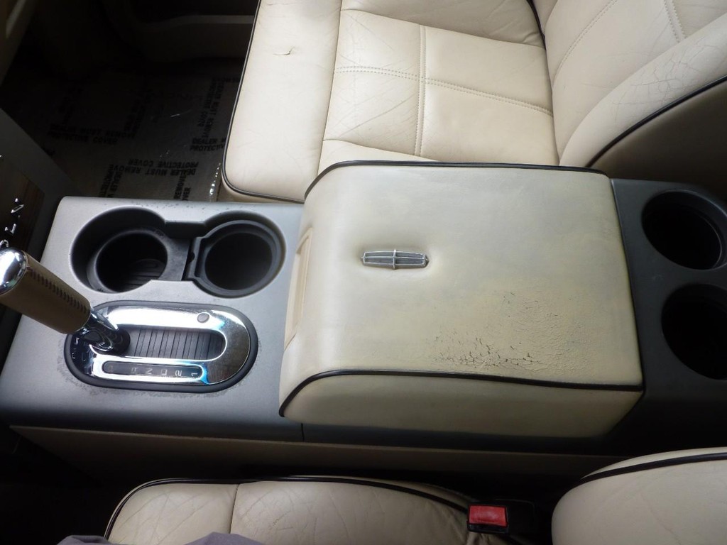 Lincoln Mark LT Vehicle Image 16