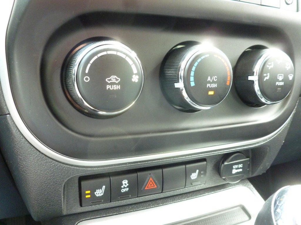 Jeep Compass Vehicle Image 14