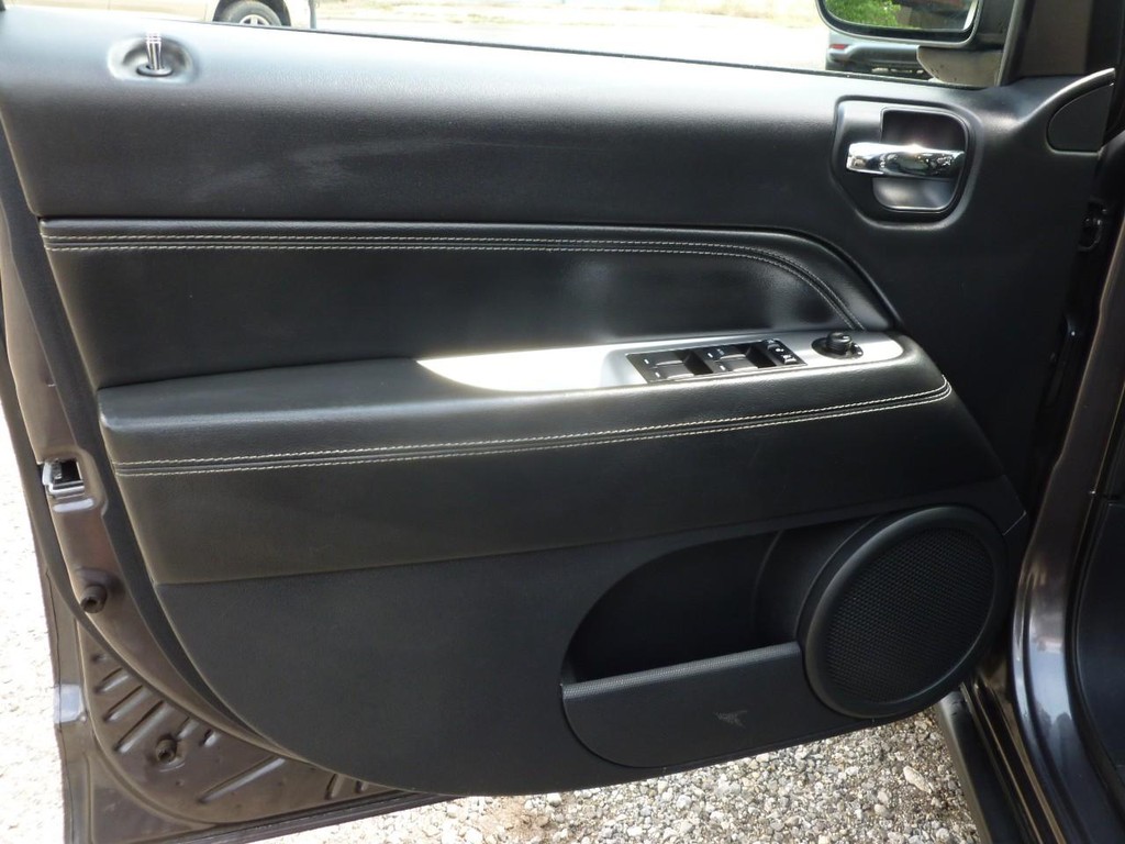 Jeep Compass Vehicle Image 19