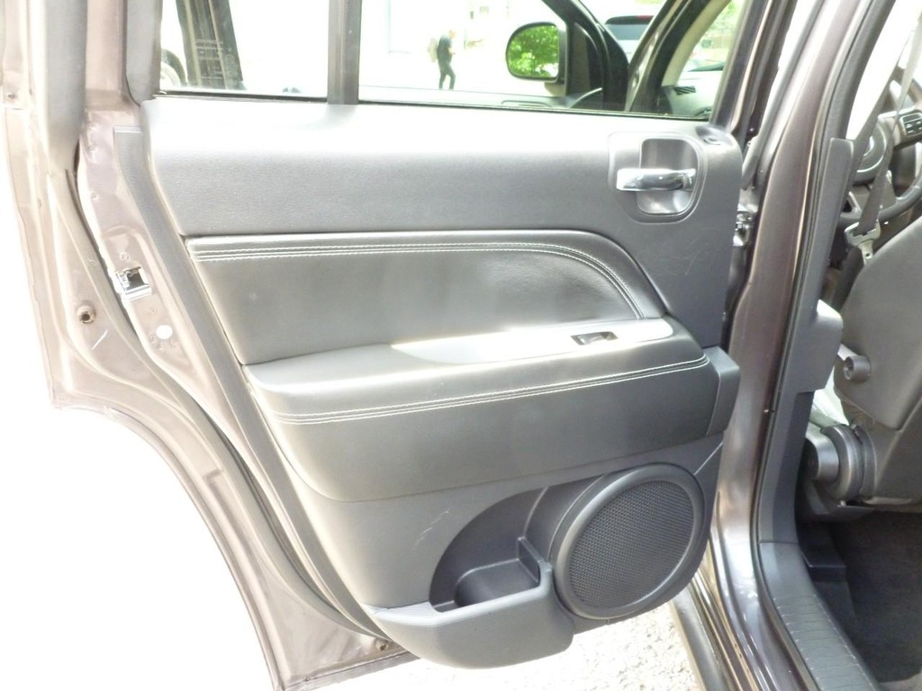 Jeep Compass Vehicle Image 20