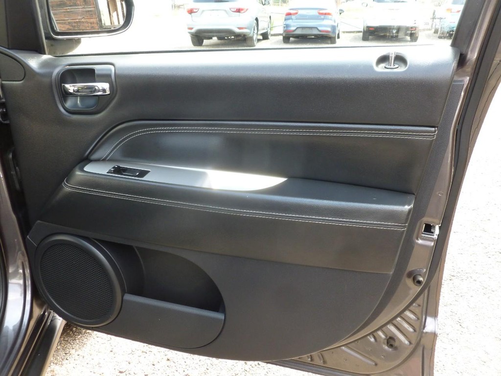 Jeep Compass Vehicle Image 22