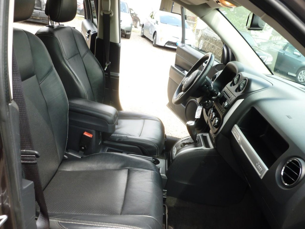 Jeep Compass Vehicle Image 23