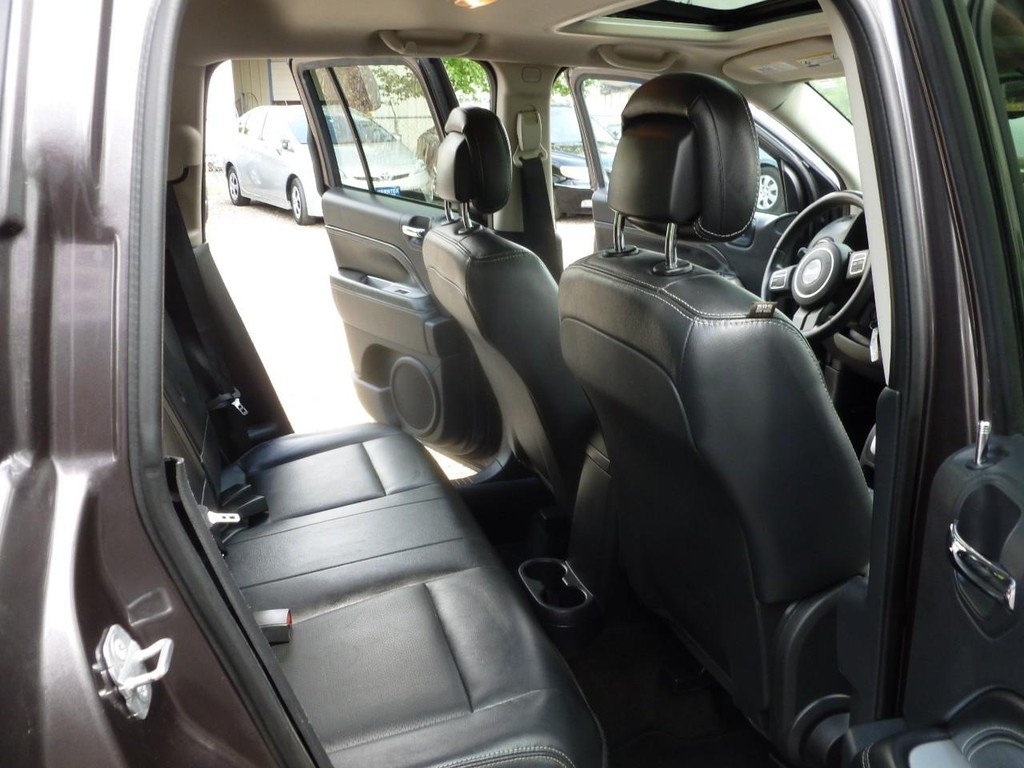 Jeep Compass Vehicle Image 24