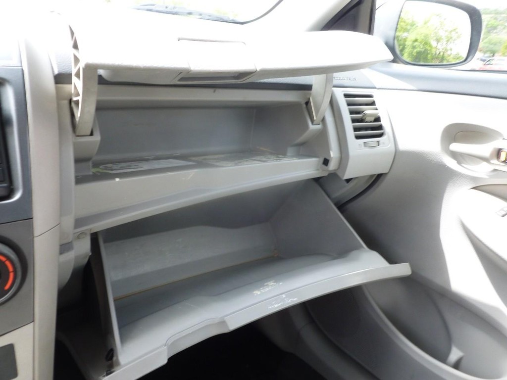 Toyota Corolla Vehicle Image 14