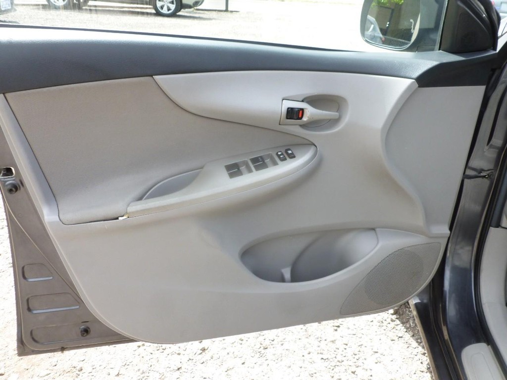 Toyota Corolla Vehicle Image 15