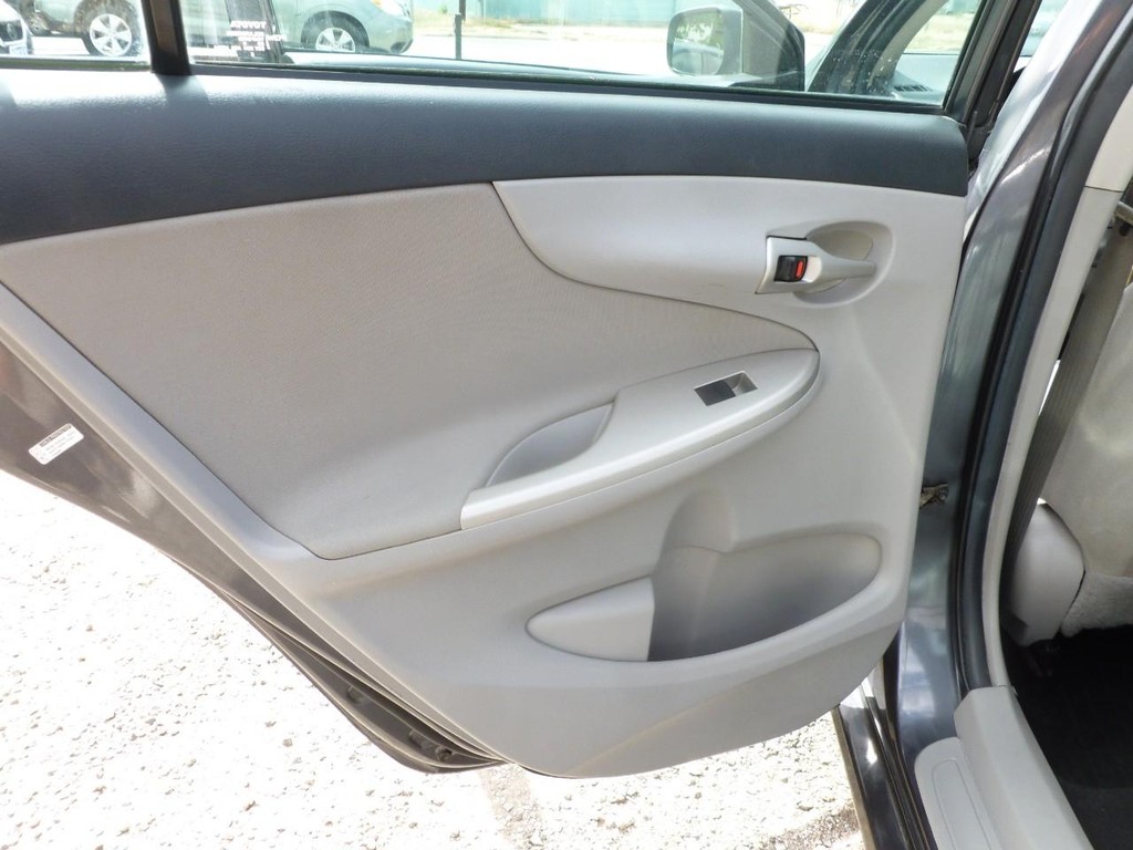 Toyota Corolla Vehicle Image 16