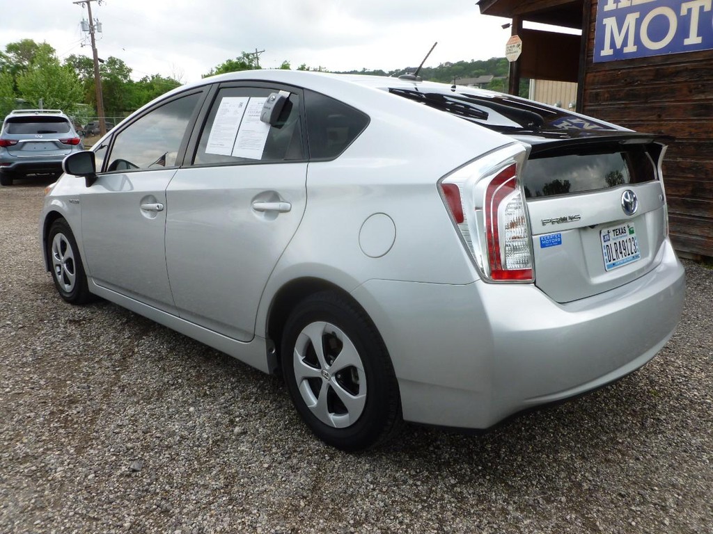 Toyota Prius Vehicle Full-screen Gallery Image 02