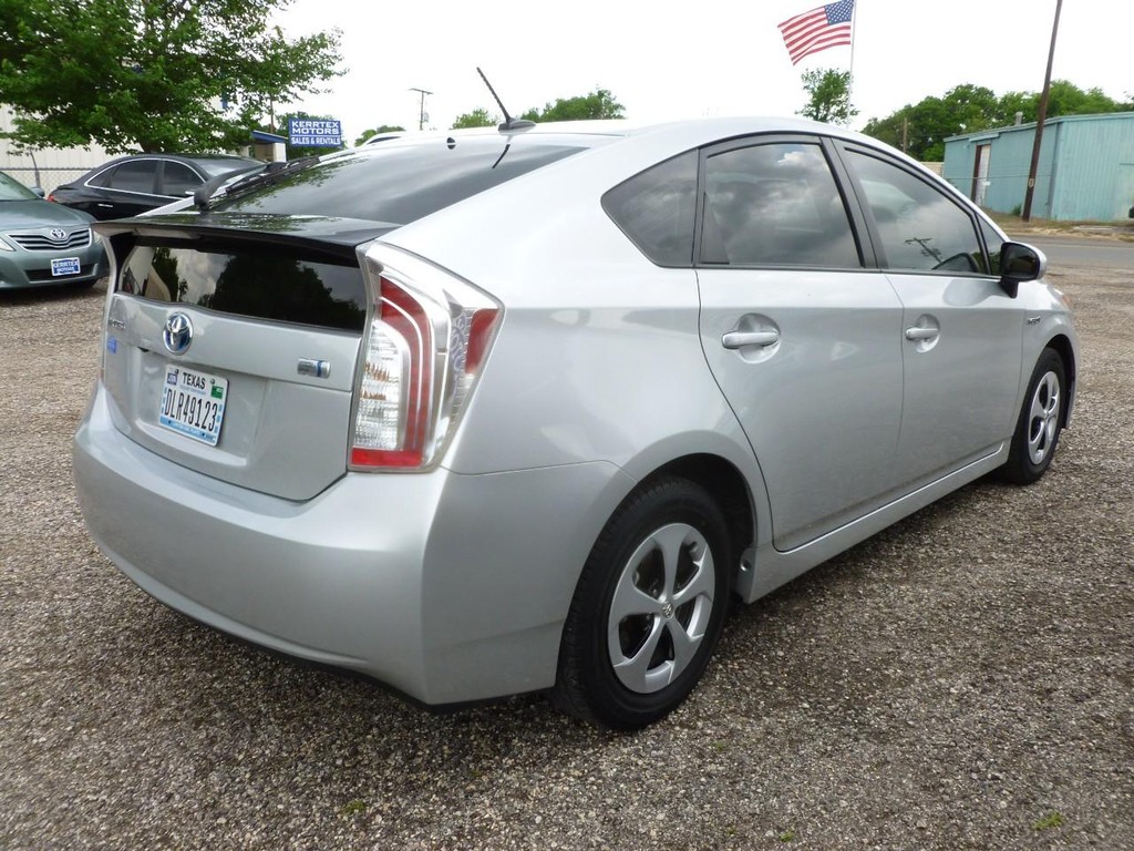 Toyota Prius Vehicle Full-screen Gallery Image 03