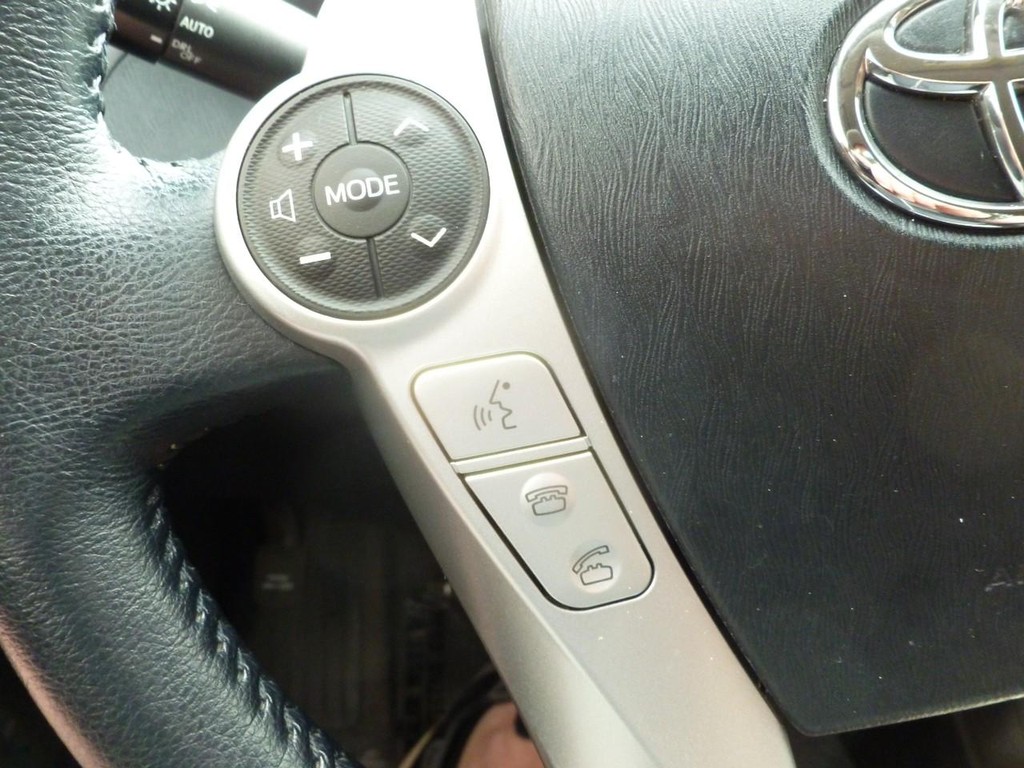 Toyota Prius Vehicle Full-screen Gallery Image 11