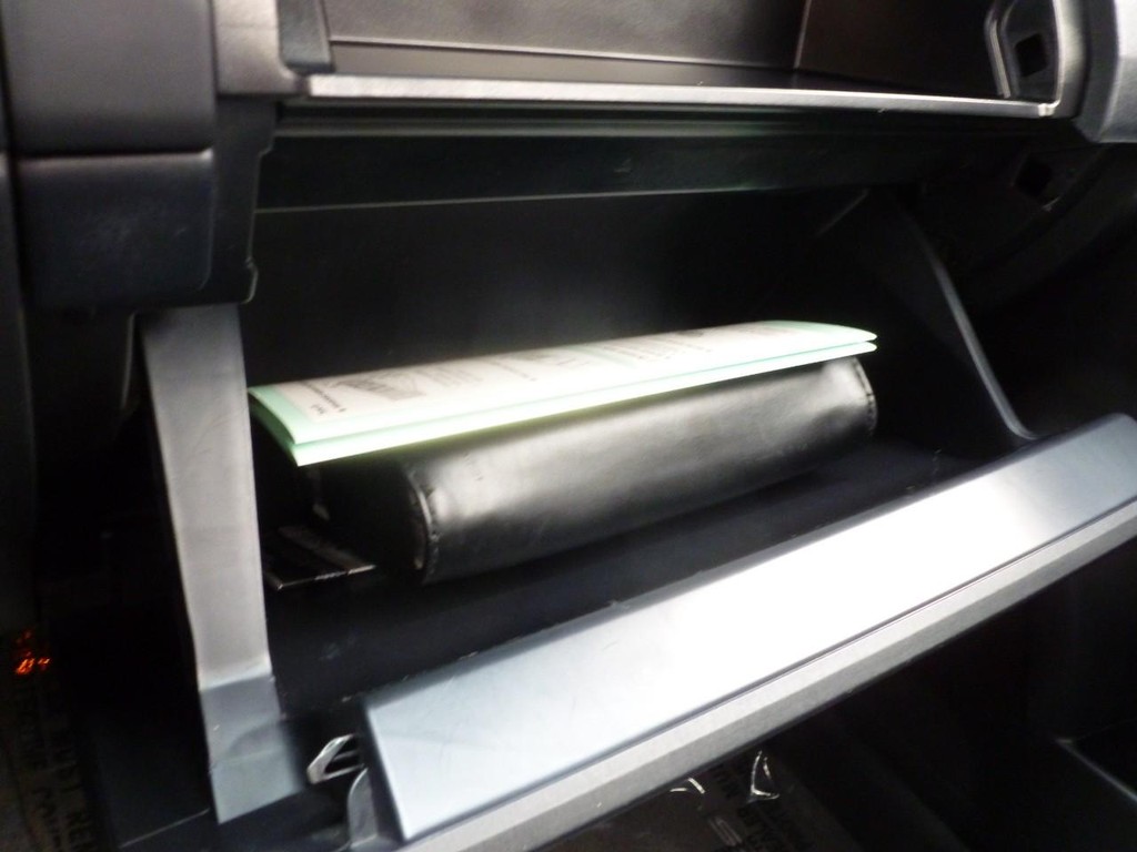 Toyota Prius Vehicle Full-screen Gallery Image 15