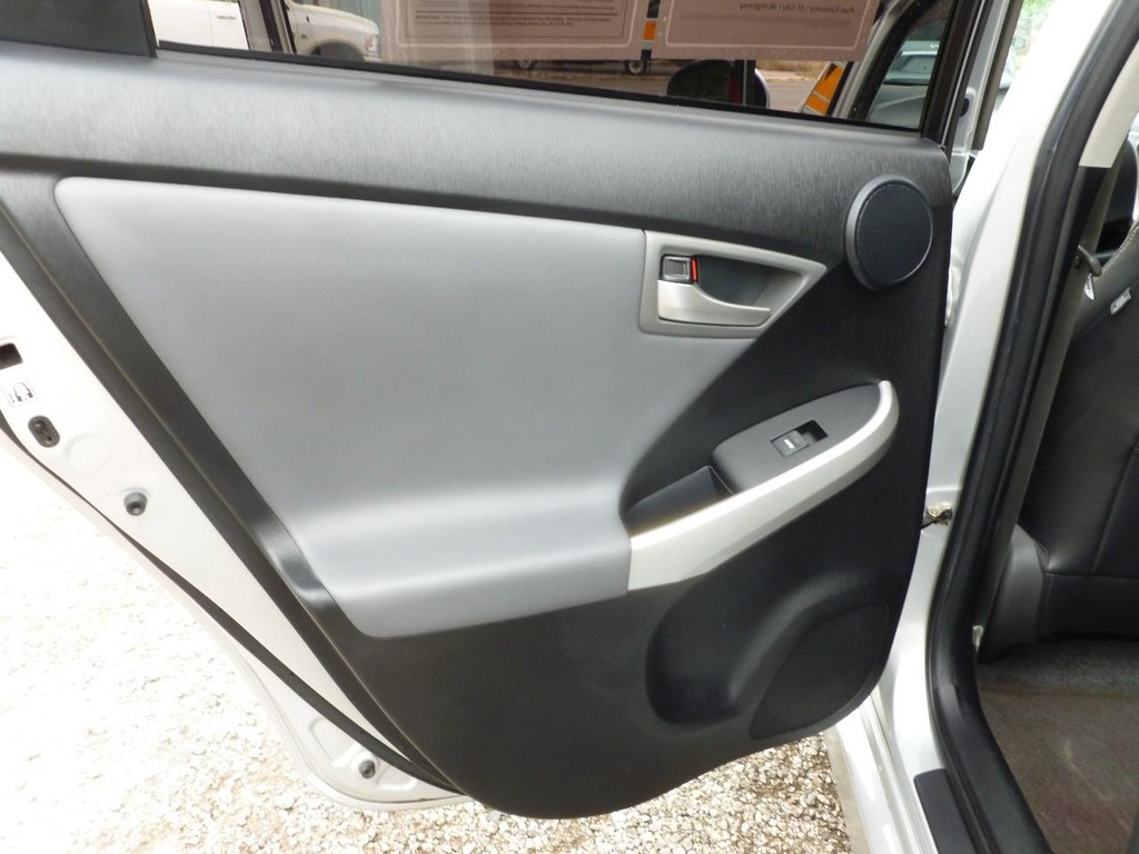 Toyota Prius Vehicle Full-screen Gallery Image 17