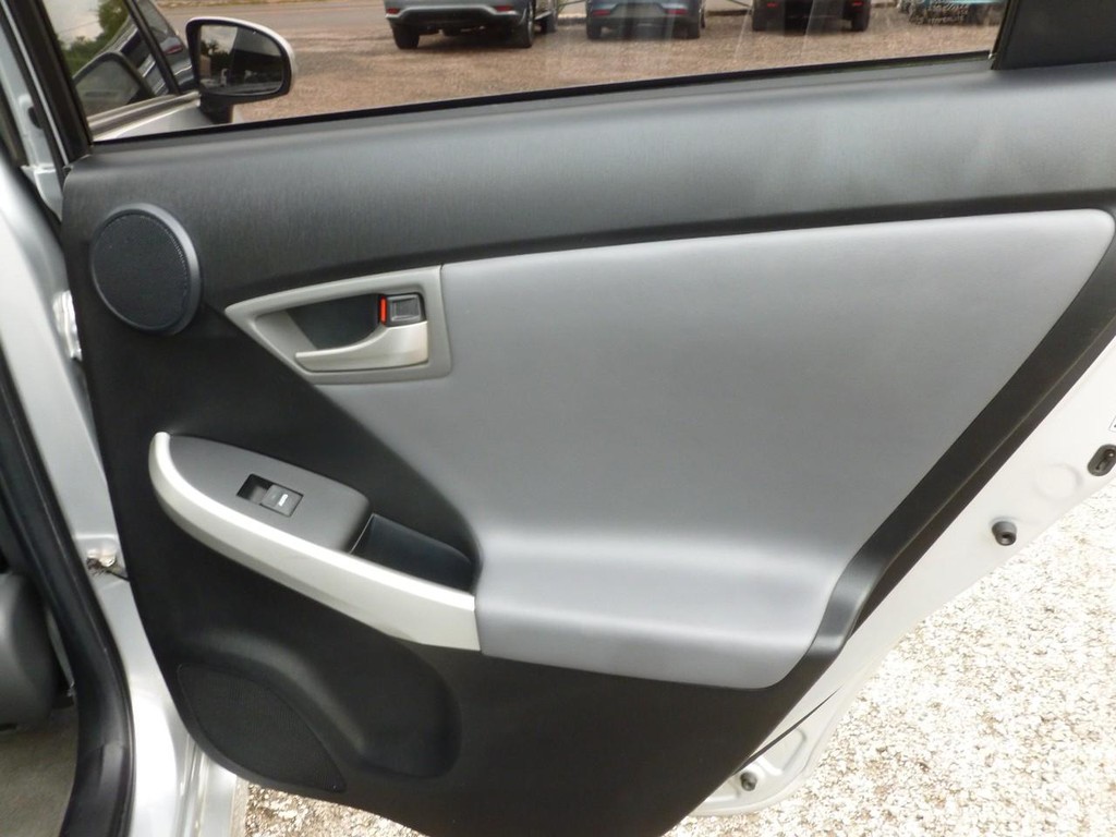 Toyota Prius Vehicle Full-screen Gallery Image 18