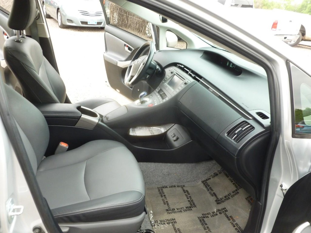 Toyota Prius Vehicle Full-screen Gallery Image 20
