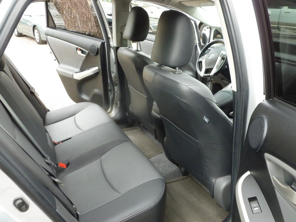 Toyota Prius Vehicle Full-screen Gallery Image 21