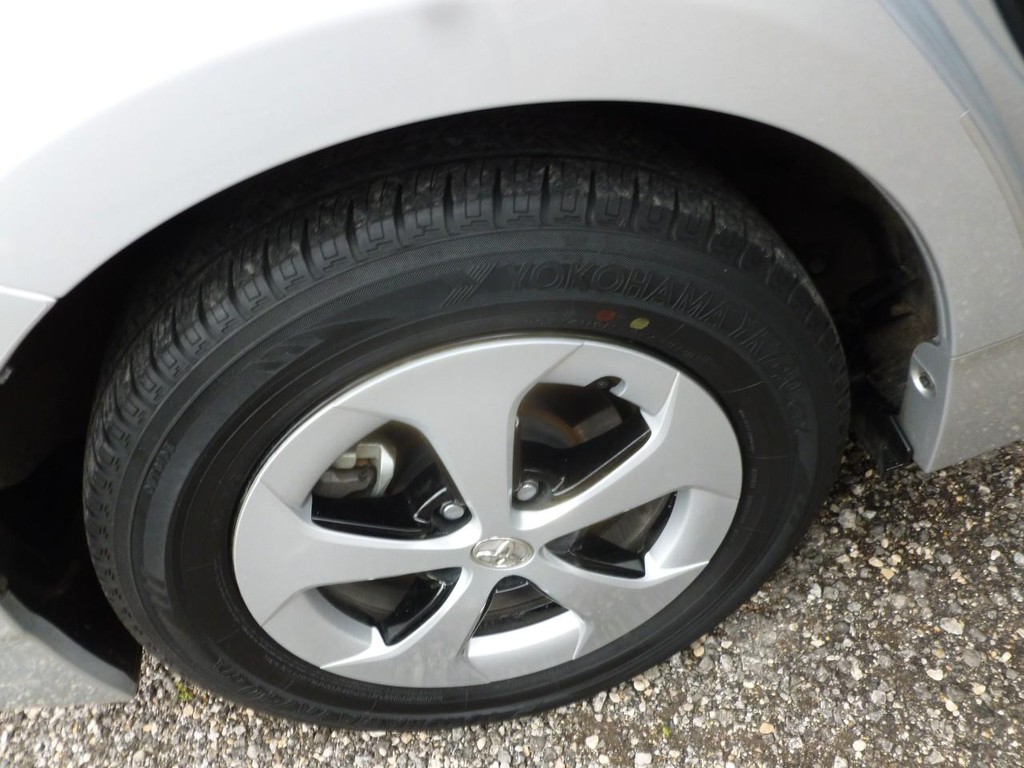 Toyota Prius Vehicle Full-screen Gallery Image 24