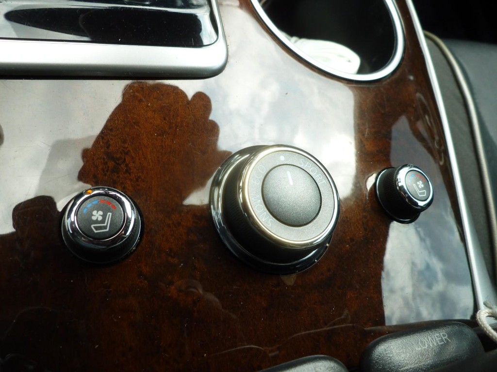 INFINITI QX60 Vehicle Image 18