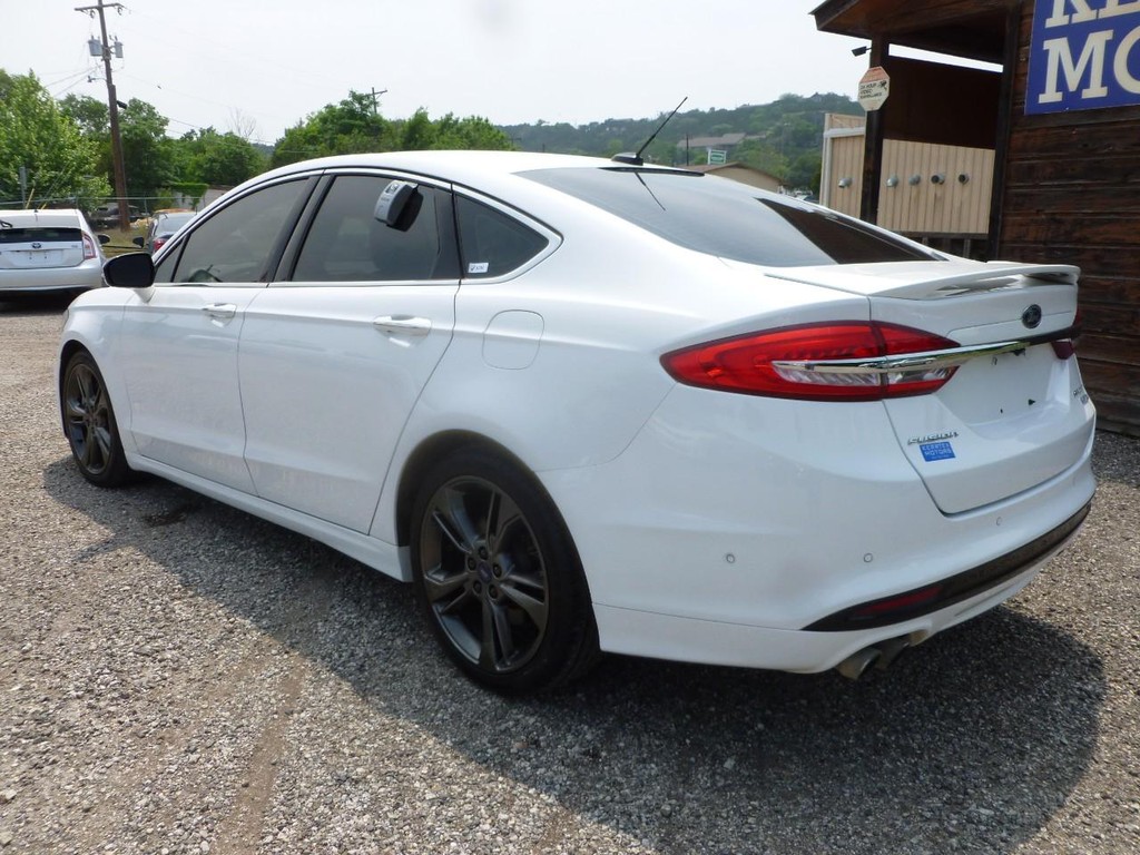 Ford Fusion Vehicle Full-screen Gallery Image 02