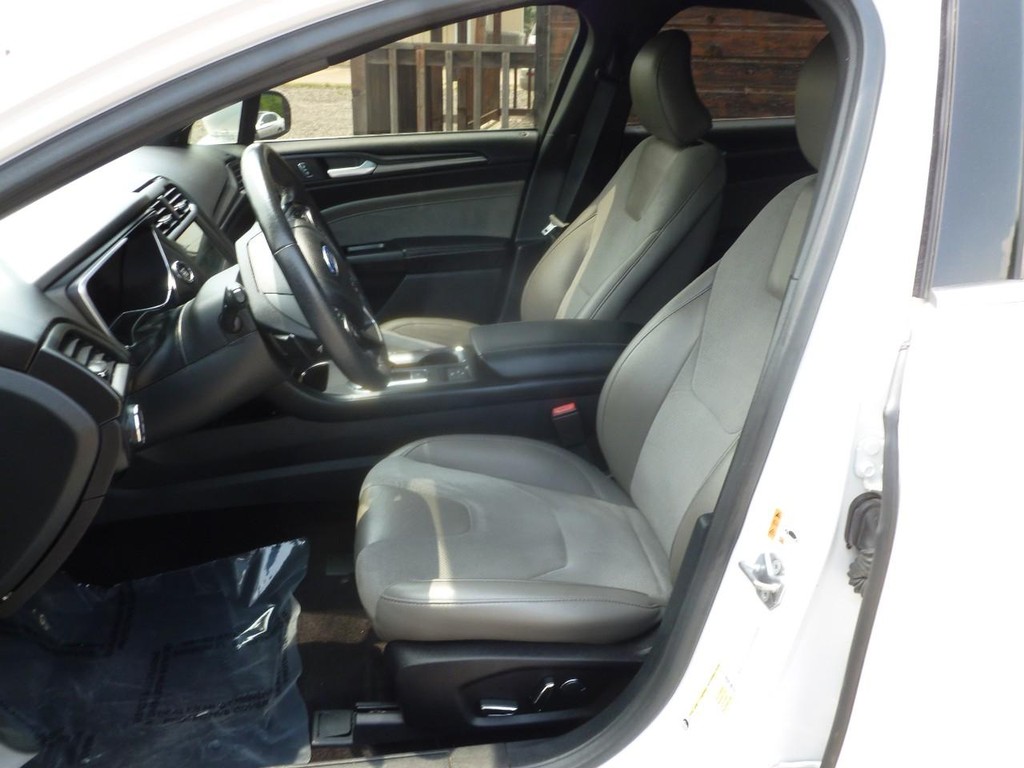 Ford Fusion Vehicle Full-screen Gallery Image 05