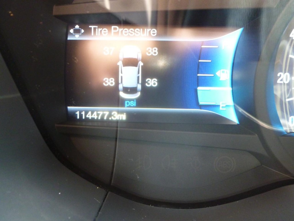 Ford Fusion Vehicle Full-screen Gallery Image 09