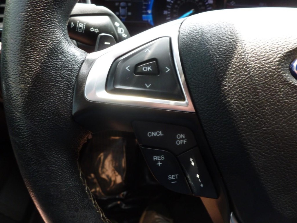 Ford Fusion Vehicle Full-screen Gallery Image 10