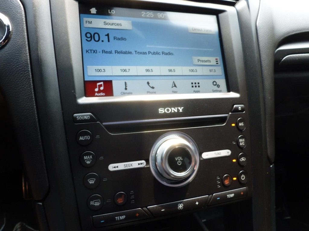 Ford Fusion Vehicle Full-screen Gallery Image 12