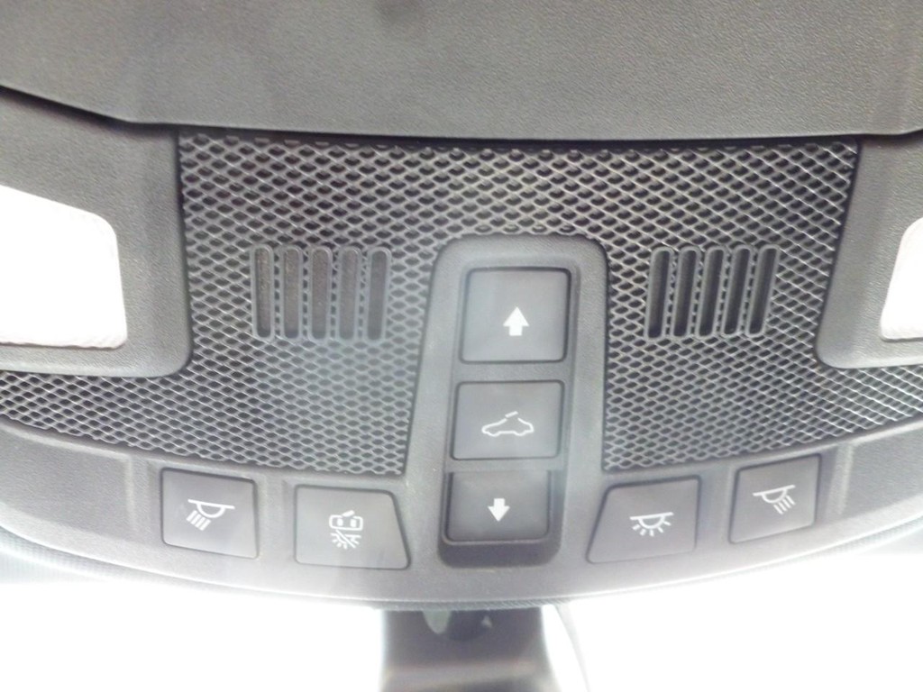 Ford Fusion Vehicle Full-screen Gallery Image 16
