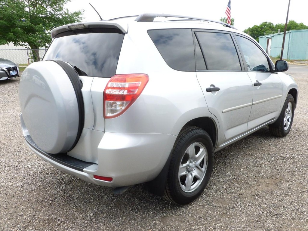 Toyota RAV4 Vehicle Full-screen Gallery Image 03