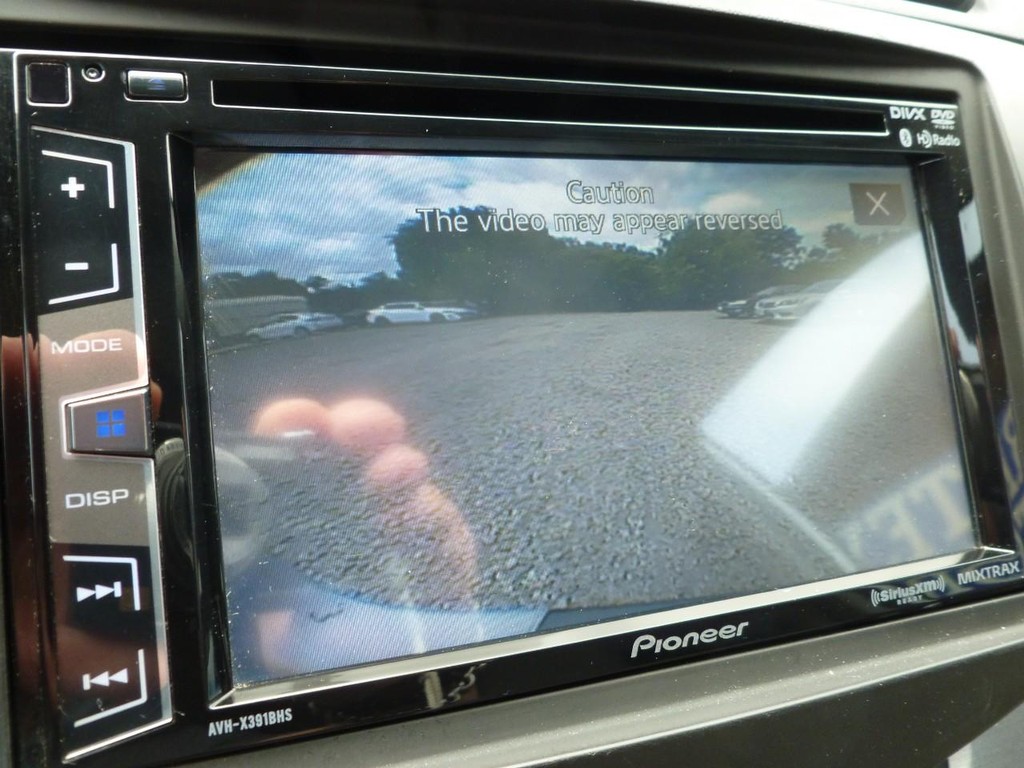 Toyota RAV4 Vehicle Full-screen Gallery Image 11