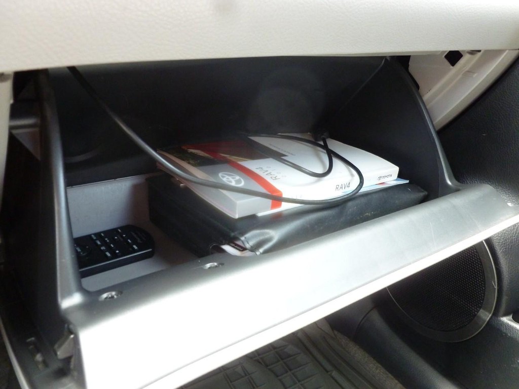 Toyota RAV4 Vehicle Full-screen Gallery Image 14
