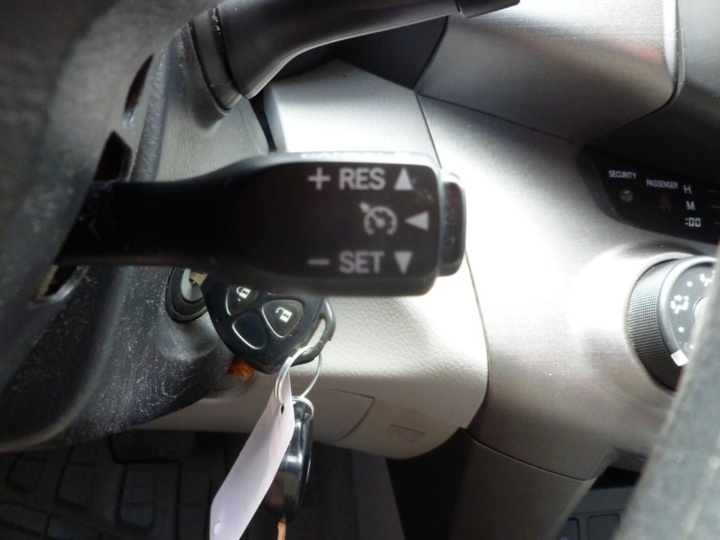 Toyota RAV4 Vehicle Full-screen Gallery Image 15