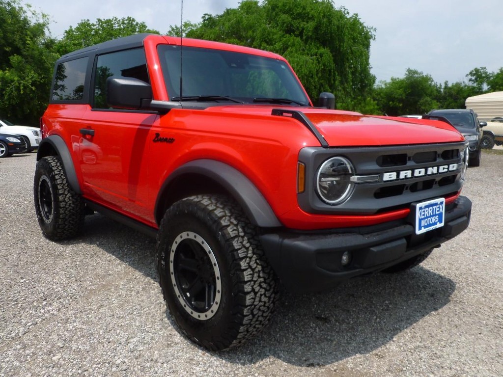 Ford Bronco Vehicle Full-screen Gallery Image 04