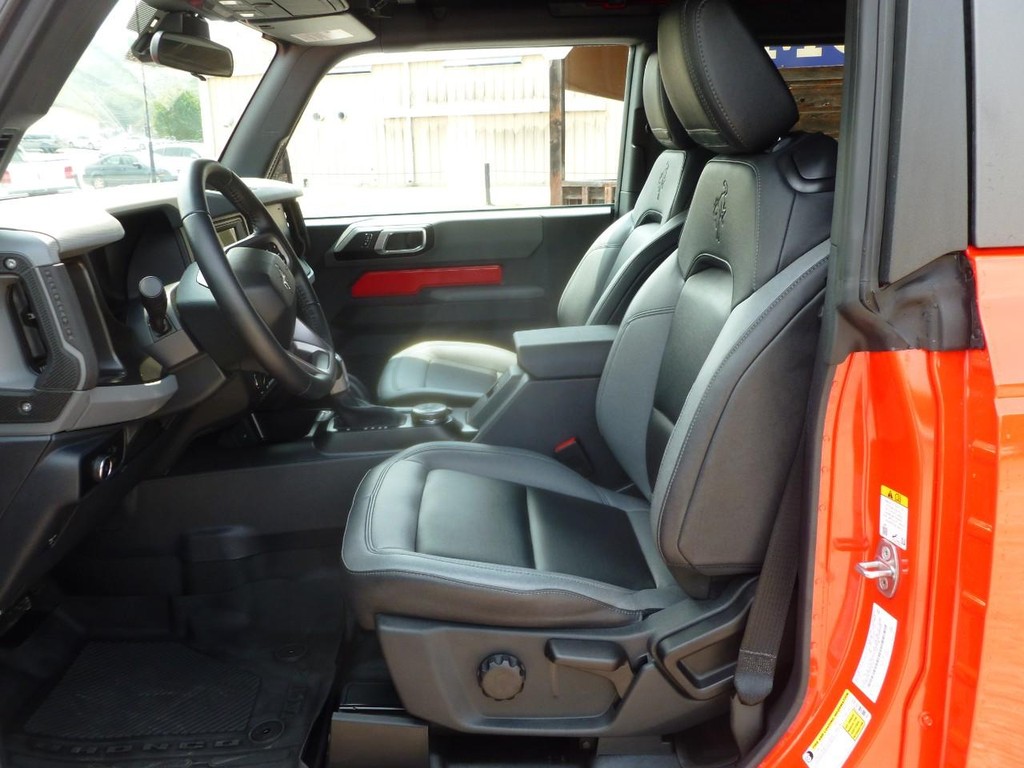 Ford Bronco Vehicle Full-screen Gallery Image 17