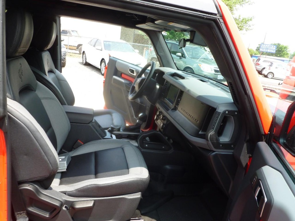 Ford Bronco Vehicle Full-screen Gallery Image 19
