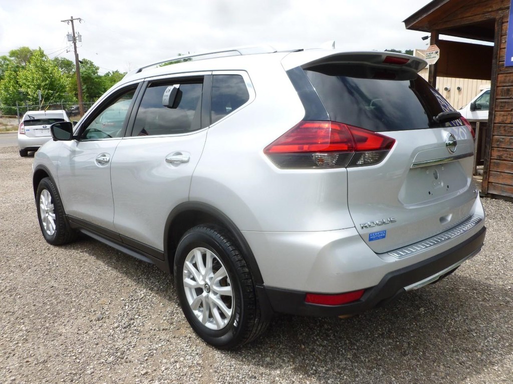 Nissan Rogue Vehicle Full-screen Gallery Image 02