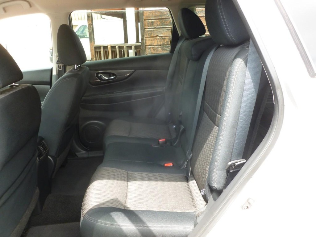 Nissan Rogue Vehicle Full-screen Gallery Image 06