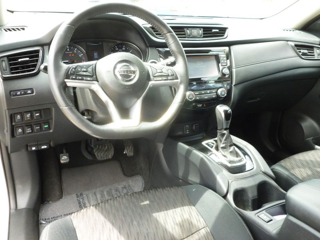 Nissan Rogue Vehicle Full-screen Gallery Image 07