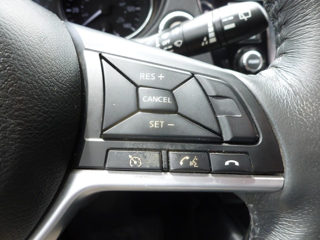 Nissan Rogue Vehicle Full-screen Gallery Image 10