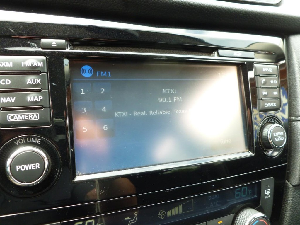 Nissan Rogue Vehicle Full-screen Gallery Image 11