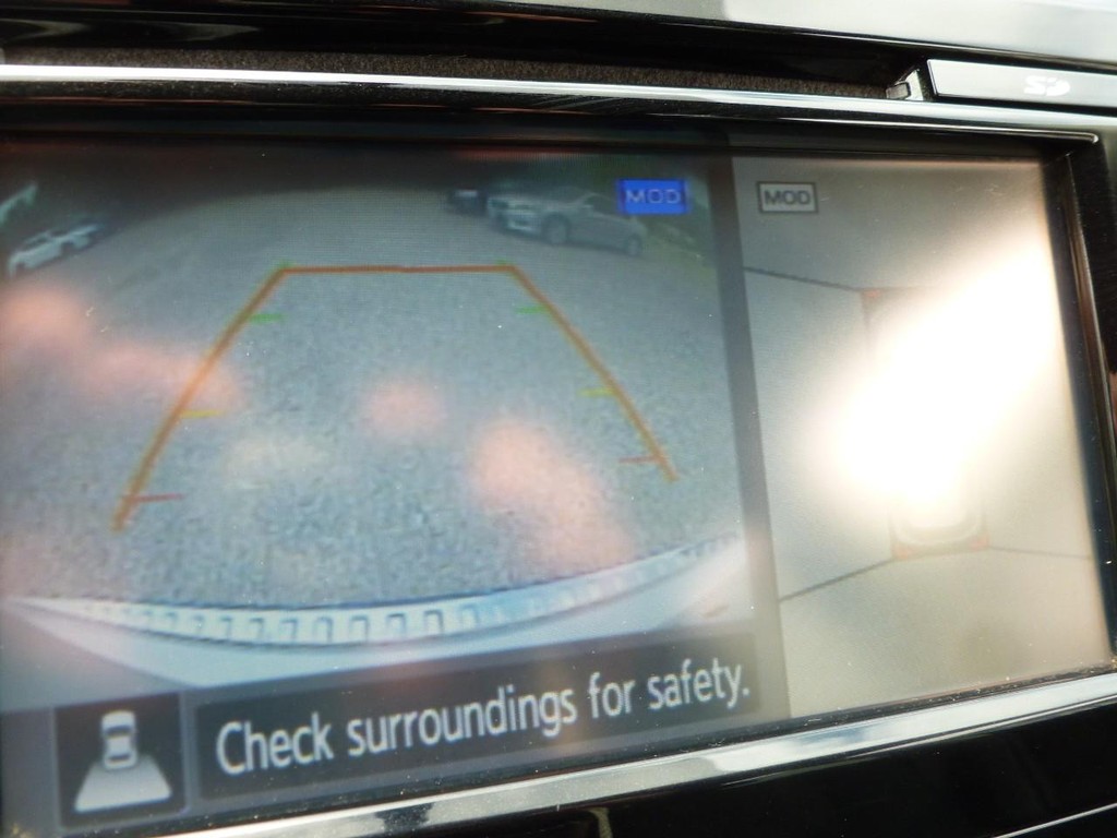 Nissan Rogue Vehicle Full-screen Gallery Image 15
