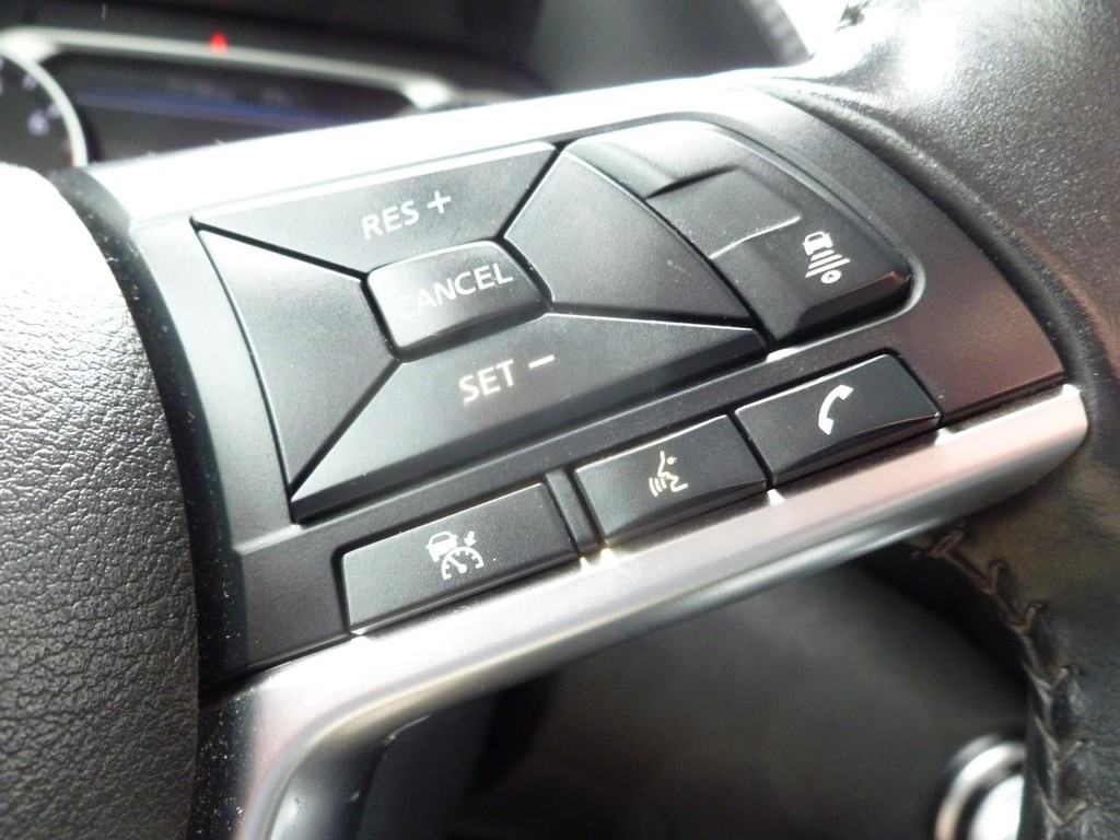 Nissan Sentra Vehicle Full-screen Gallery Image 11