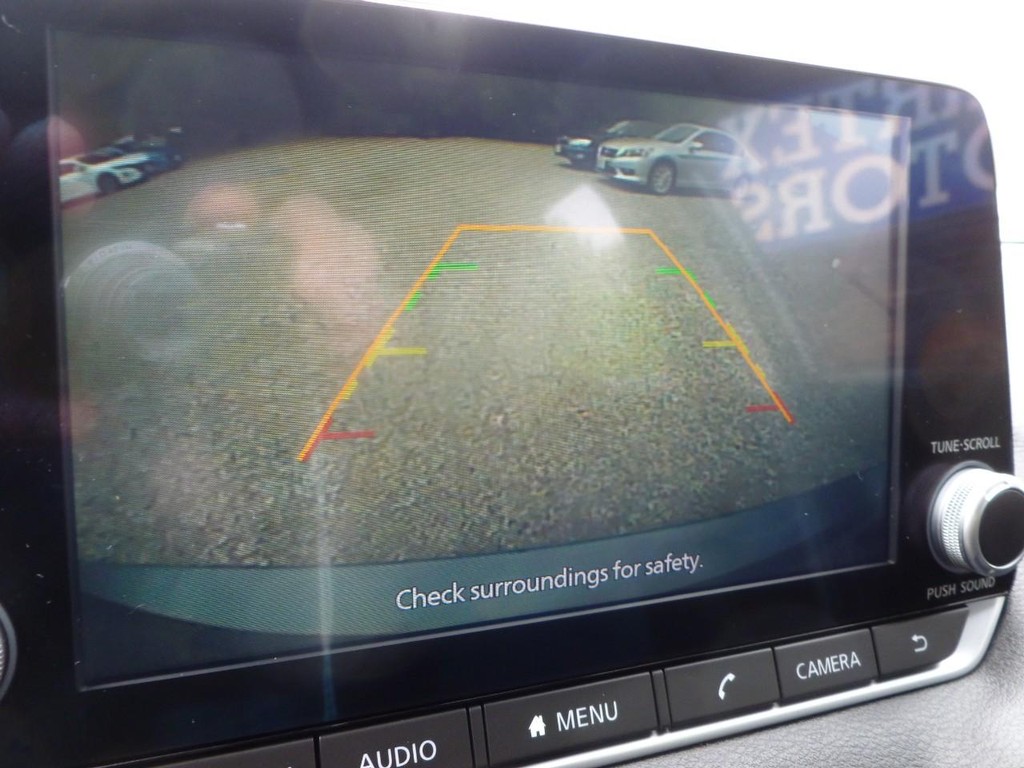 Nissan Sentra Vehicle Full-screen Gallery Image 13