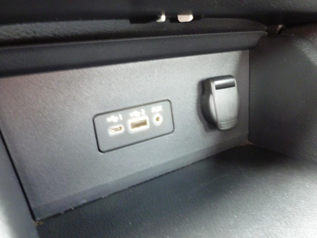 Nissan Sentra Vehicle Full-screen Gallery Image 14