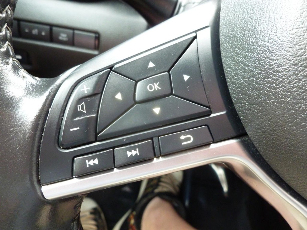 Nissan Sentra Vehicle Full-screen Gallery Image 17