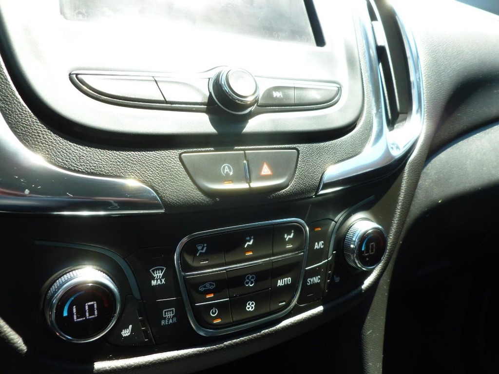 Chevrolet Equinox Vehicle Full-screen Gallery Image 13