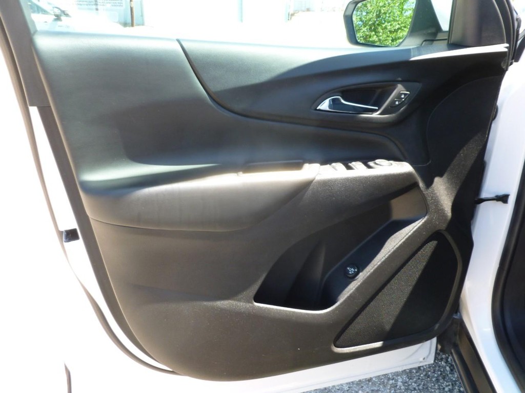Chevrolet Equinox Vehicle Full-screen Gallery Image 16