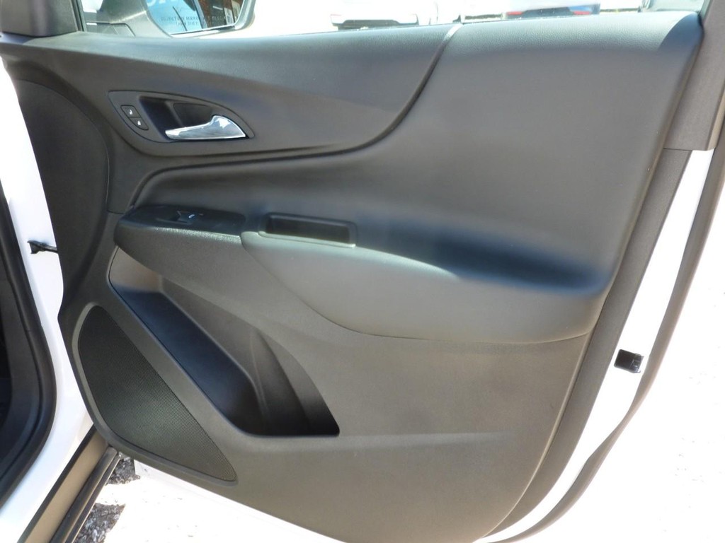 Chevrolet Equinox Vehicle Full-screen Gallery Image 19
