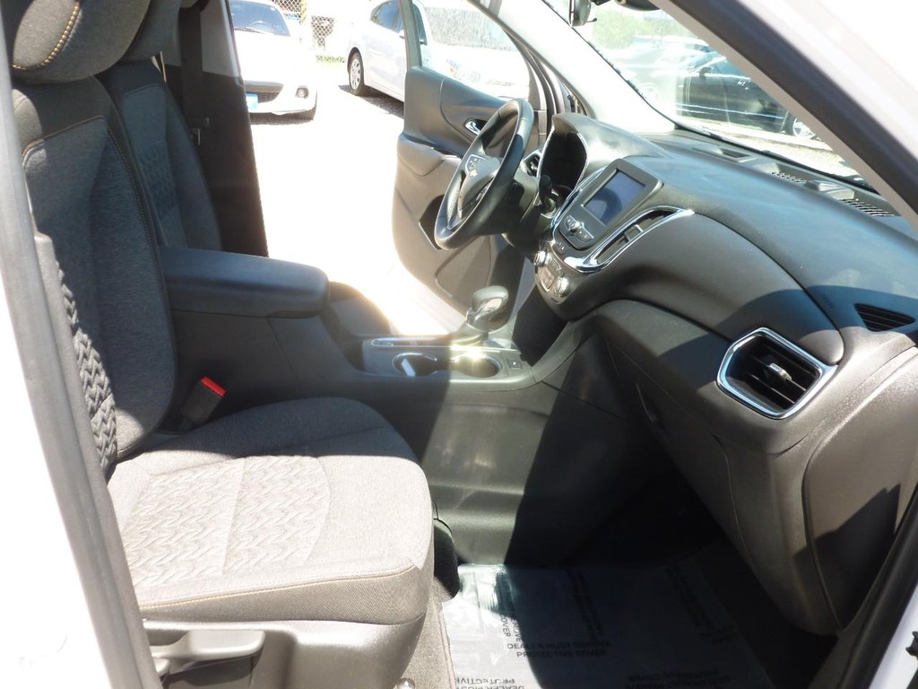 Chevrolet Equinox Vehicle Full-screen Gallery Image 20