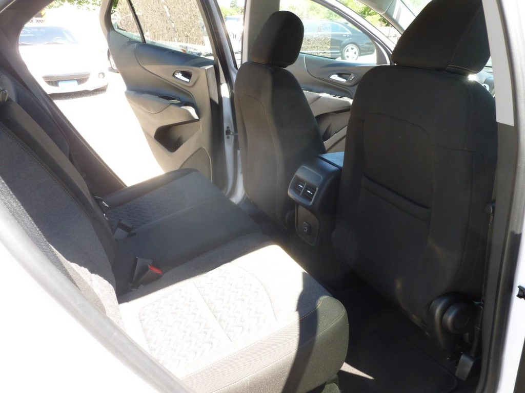 Chevrolet Equinox Vehicle Full-screen Gallery Image 21
